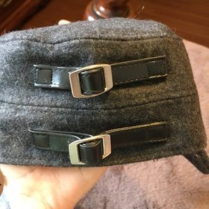 Grey wool side buckle newsboy hat